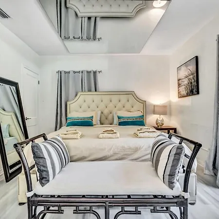 Family Home 2Br Heated Pool, Victoria Park
